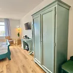 Gaestehaus Weserblick Am Weser-sandstrand