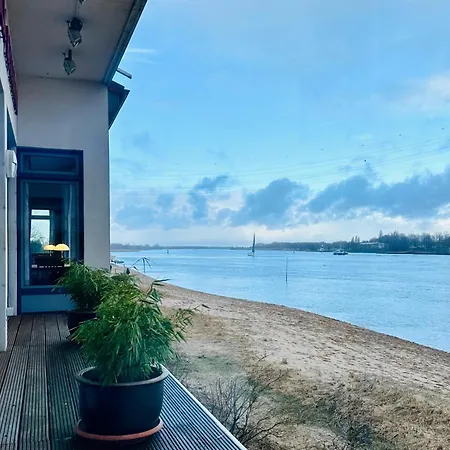 Gaestehaus Weserblick Am Weser-sandstrand Quarto em Acomodações Particulares Berne