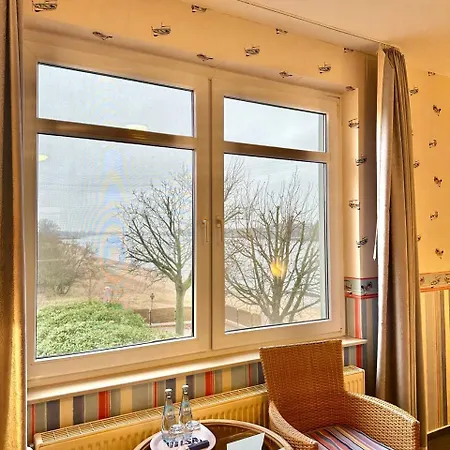Gaestehaus Weserblick Am Weser-sandstrand Berne